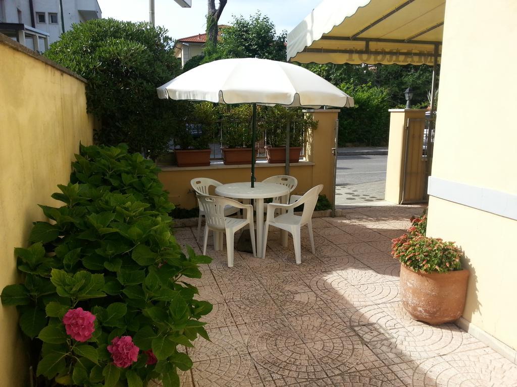 Hotel Margot Lido di Camaiore Exterior foto