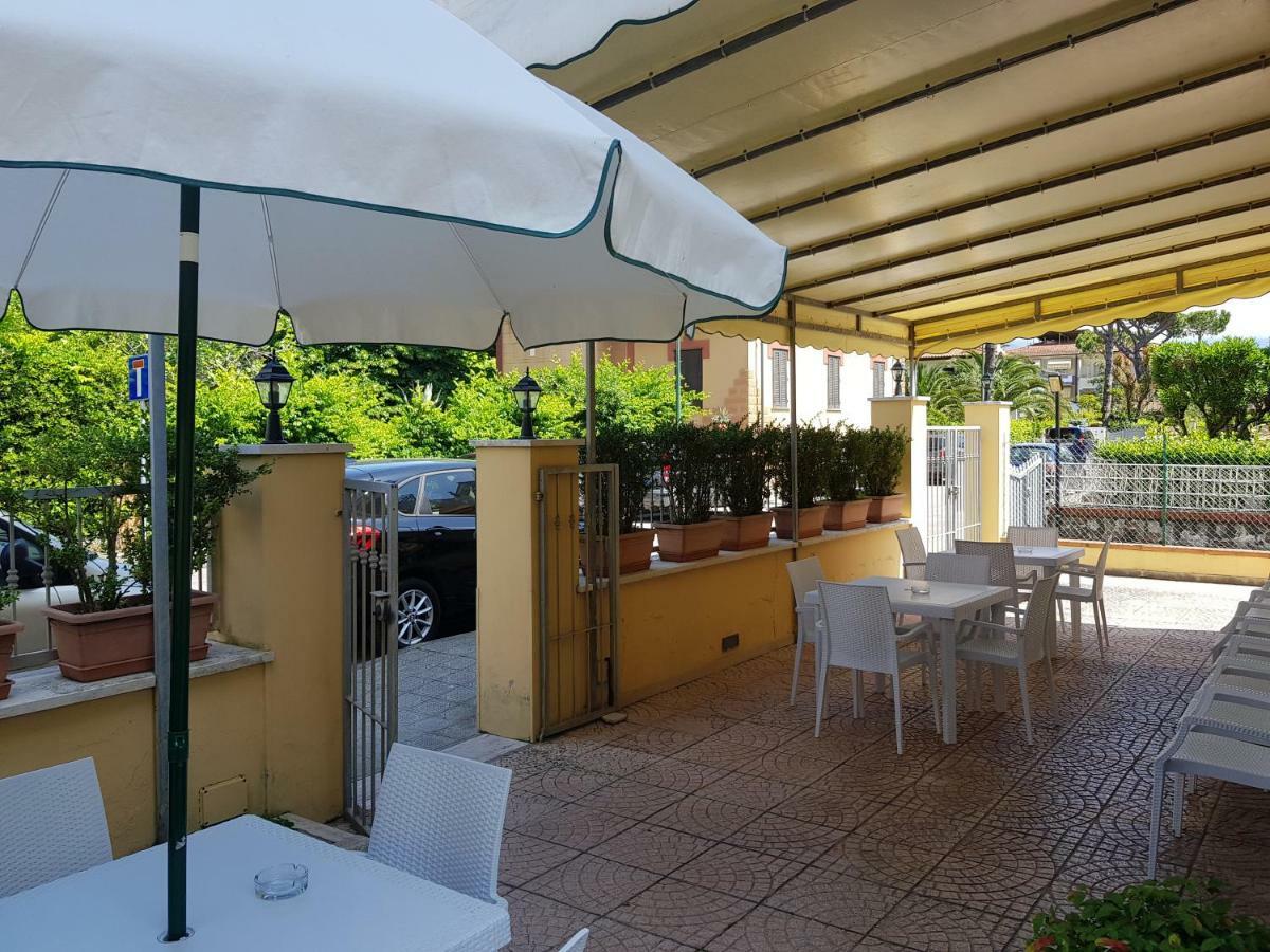 Hotel Margot Lido di Camaiore Exterior foto